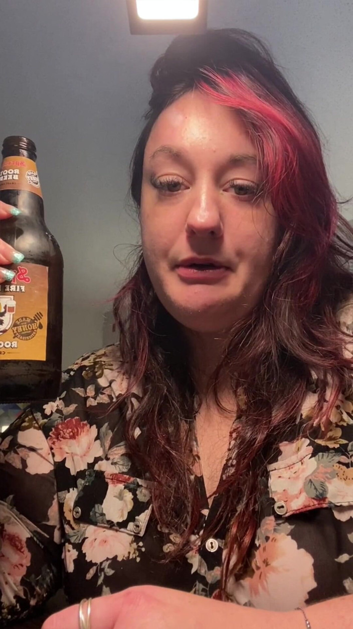 BellaBlast: Svůdná bbw rootbeer Chug &amp; Burps od Bella Blast