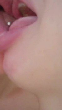 Sora ta vitregă cu mătușa ei Kiss to Kiss