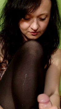He Cum on My Feet in Nylons