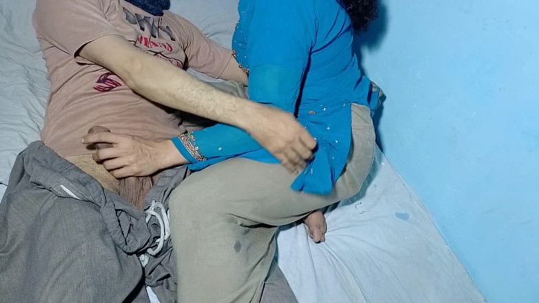 Netu: Bareback anal follando en apretado culo de india hermanastra con...