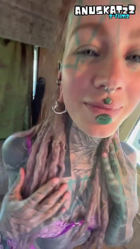 Alt Tattoo Cuplu Aventuri perverse în aer liber pe Road Trip