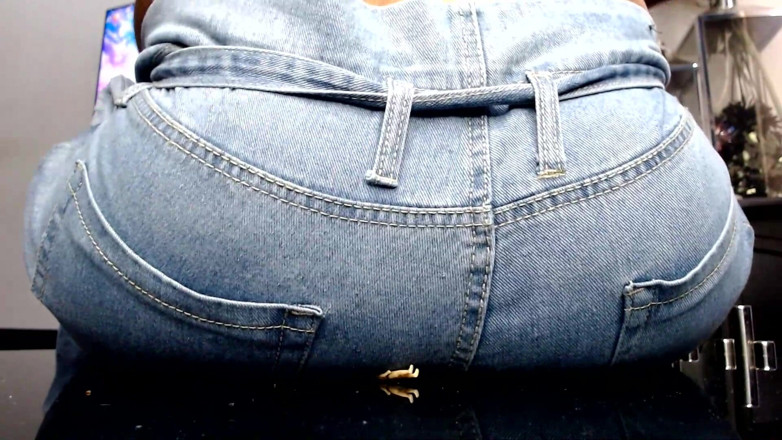 Maeling: Tiny Man Ruined in Jeans Ass-fyxiation with Giant Ass Unknowing