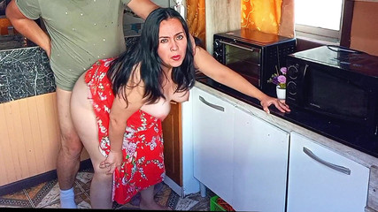 BBW Kelly Mom: Üvey anne ile mutfakta sürpriz sikiş