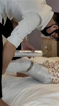 Battaniyeye sarılmış
