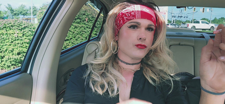 Darkfetish2k: Kylie Babes fetiș cu fumat joc în mașină