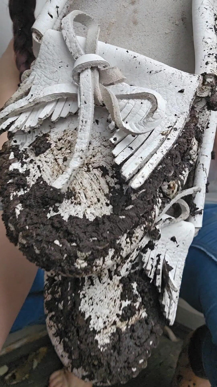 Nerdy_faery: Muddy White Mocs and Jeans Pee