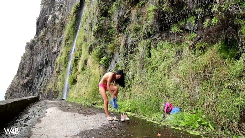 Watch4beauty: Sapphira's Peeing Saga Continues