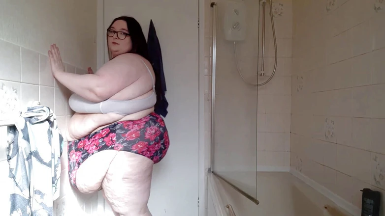 SSBBWLadyBrads: Showing off this massive figure