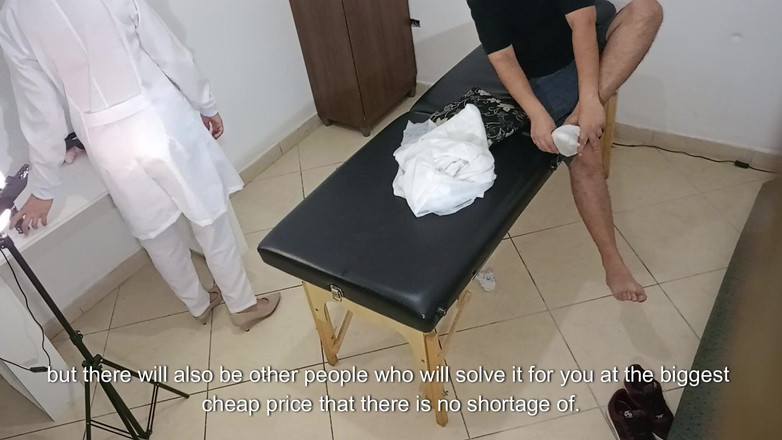 Gabi SweetCouplesStories: Proktolog dělá, co chce, se zadkem svého pacienta.