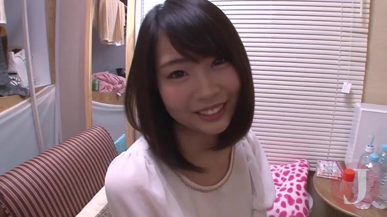 Asian happy ending: Adorabile ragazza asiatica piscia nei suoi pantaloni