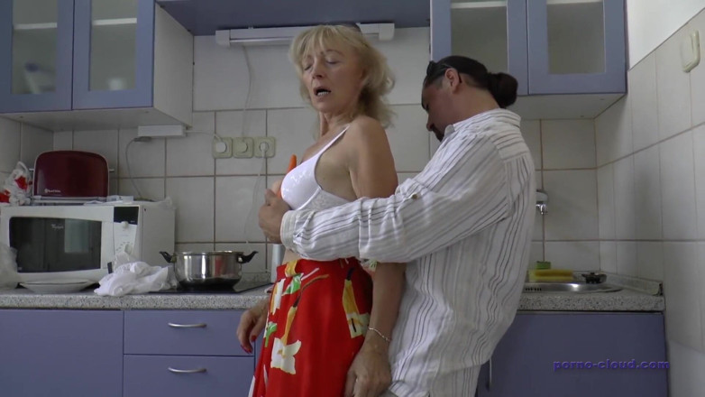 Porno Cloud: Cocina de la abuela
