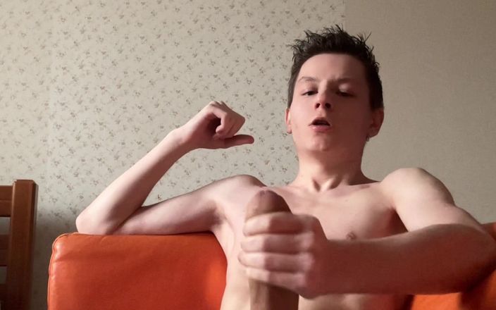 Evgeny Twink: Student Twink Evgeny bawi się po studiach ze swoim 23 cm...