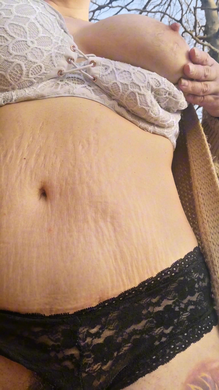 Miststueck69: Moje chlupatá kundička šuká s robertkem venku v lese