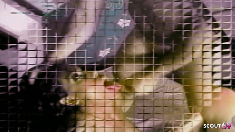 Shemale TS Collection: Hubená latina Tranny šuká análně ve sklepě sousedem