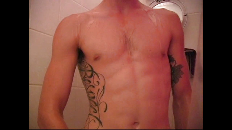 The Great Canadian Male: Một vụ nổ từ quá khứ - Paris