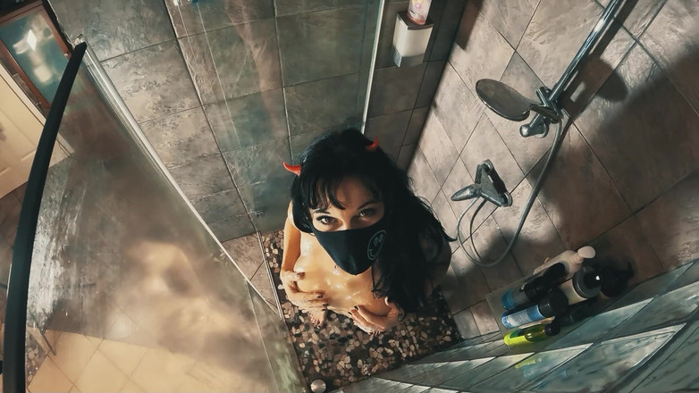 Miss Lilith devil: Ranní sprcha s mým robertkem