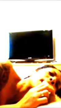 Une MILF latina sexy a faim de sa bite blanche
