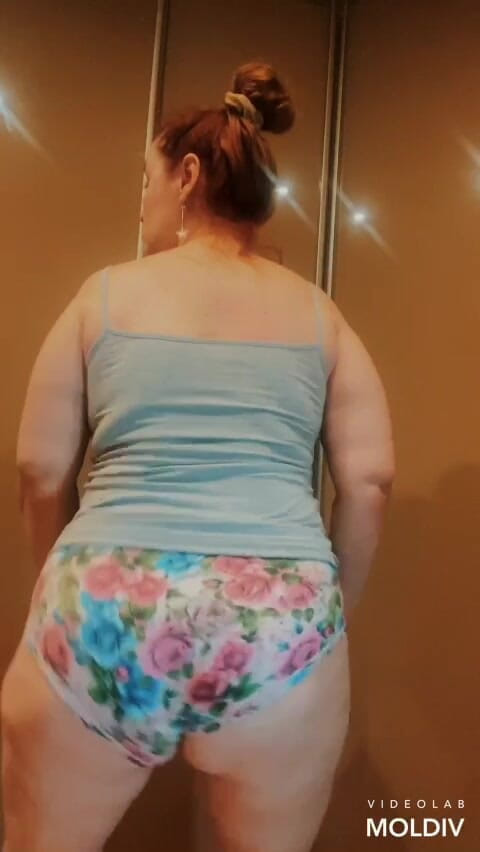 VikkiGeorgia: Pertunjukan seluar dalam nenek