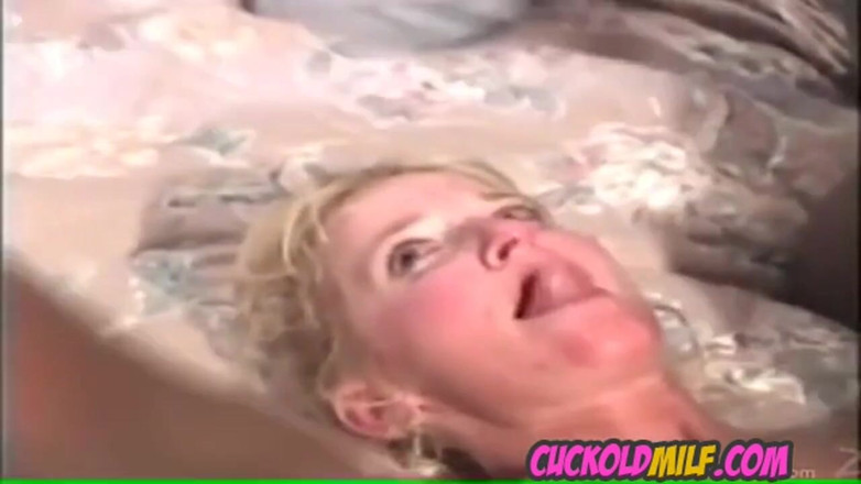 Cuckold MILF: Coppia cuckold Brin 2 tori bbc per giochi sessuali divertenti