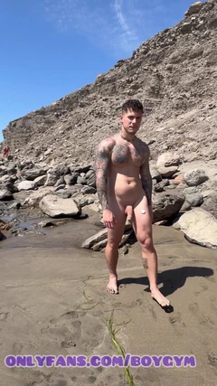 Kencing di pantai, boygym kink 2
