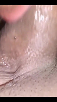 Meksykańska dziwka połyka całą spermę po ssaniu kutasa swojego przyrodniego brata