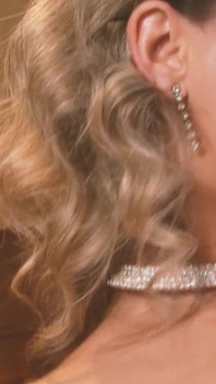 Cena de cachos fodidos - 1 loira peituda sexy em lingerie gosta de sexo anal no bar