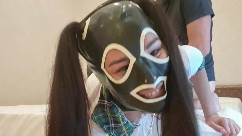 LauraOnHeels: セクシーな服とナイロンを着た熟女が口、お尻、おまんこで犯される