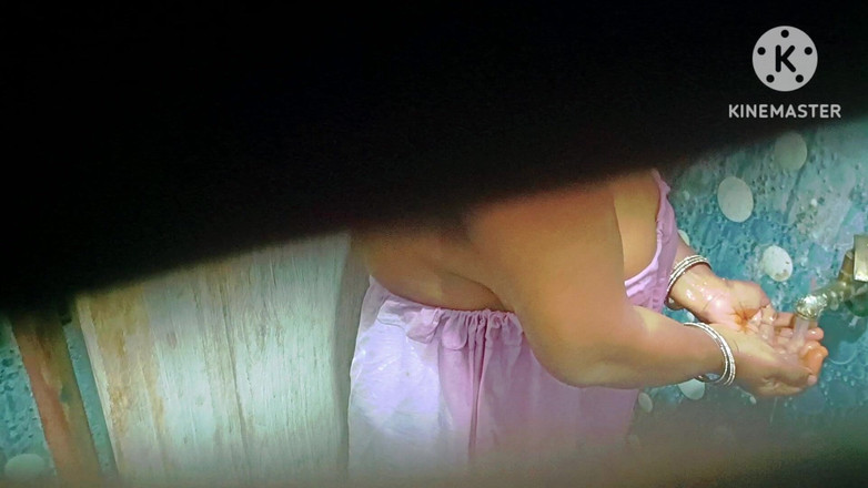 Sweethoneybgl: Enorma bröstflicka badar och förför sin styvbror när hon lärde...