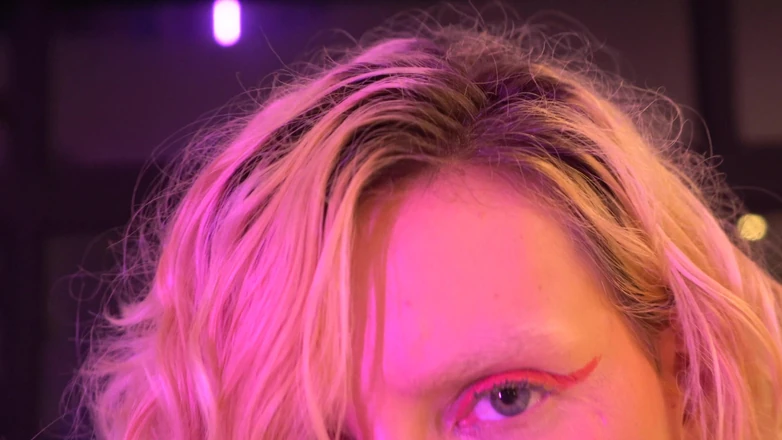 Docedeleite: Blondýna škubání horké honění