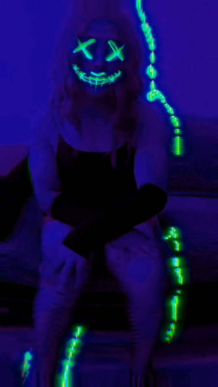 Kitty_Cross: Regardons la vidéo de compilation de shorts de la belle...