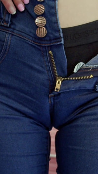 Perfect Thigh Gap Skinny Model Wet Jeans Puffy Cameltoe Round Butt!