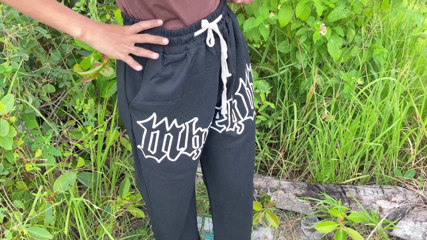 Pinay Shena Mae: Menelan mani di Tempat Awam.