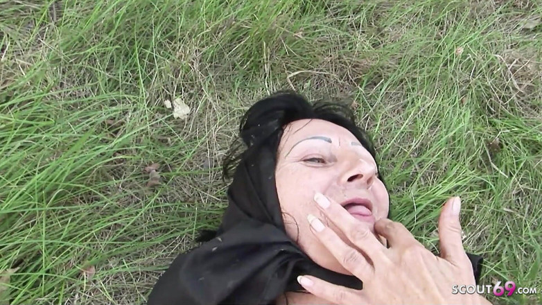 Full porn collection: Une MILF dévergondée se fait baiser en secret dans la...