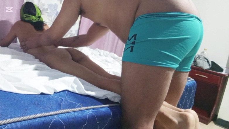 Skinnydanie21: Chupando a buceta magrinha da minha meia-irmã