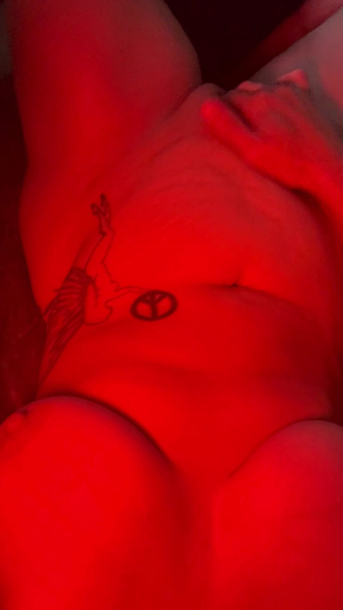 littleanda: POV 집에 혼자 있고 내 보지를 핑거링하는 발정난