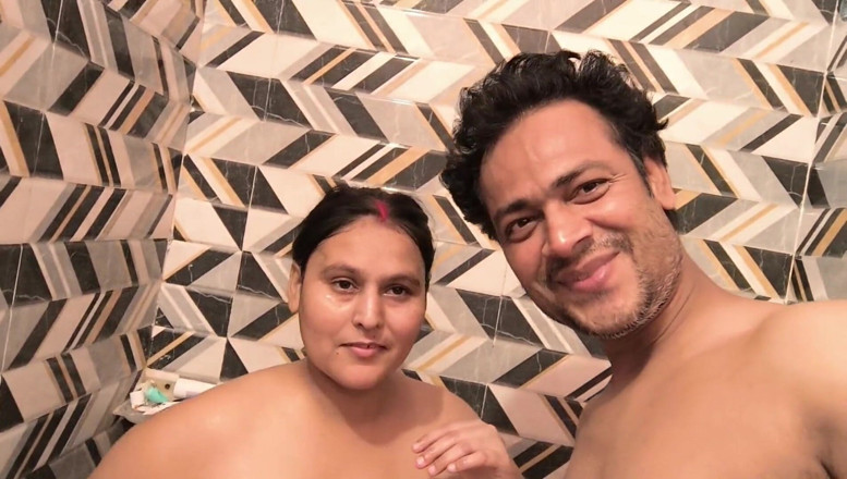 Desi chudai hub: Baharatlı orta yaşlı seksi kadın göt deliği delme