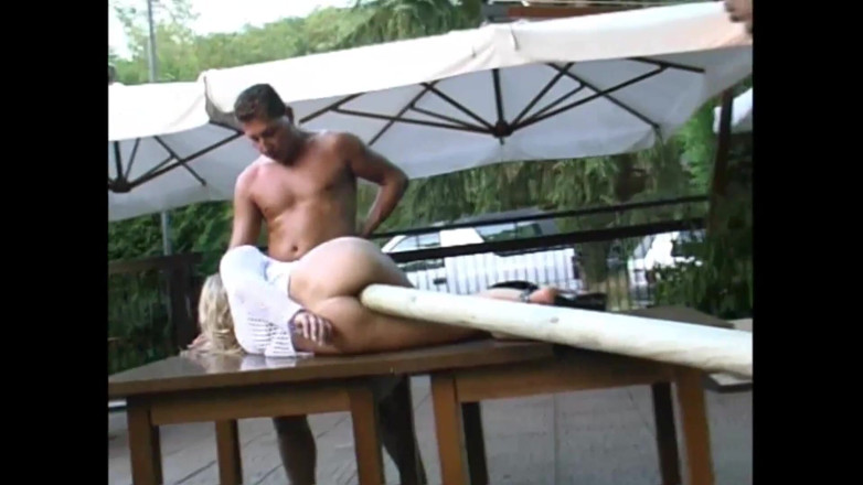 Bizzarre World: Muito longa vara na bunda de uma fantástica milf que...