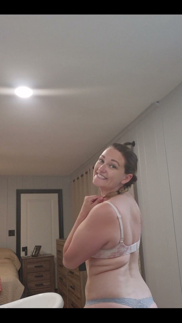 ScarlettRavenXO: Cute Wifey Is Quite the Pornstar