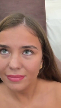 První kouření britské Jasmine konkurz