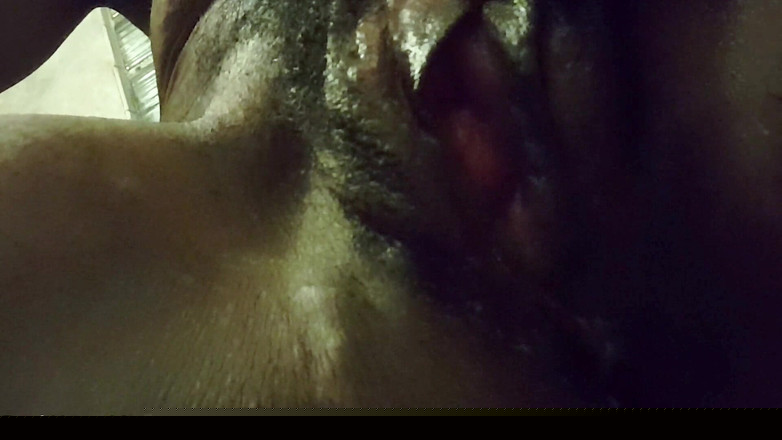 Super sexy ebony cuties: Pocieranie rozprzestrzeniania mojej wielkiej czarnej mokrej ociekającej cipki