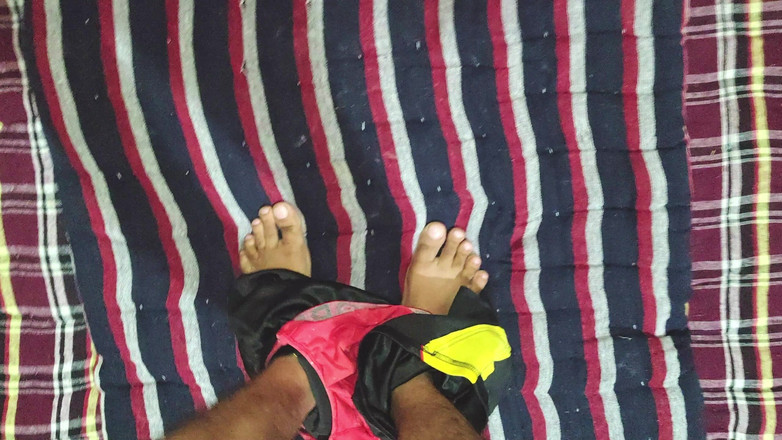 Desigirl37: Un villageois indien baise sa saali deux fois sur son...