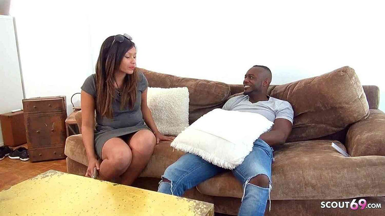 Full porn collection: Hnědá nevlastní matka chytí černého nevlastního syna při honění a dokončí...