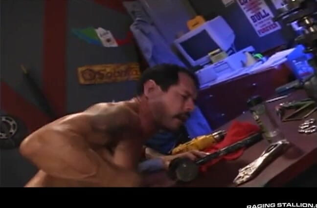 Raging Stallion: Duro al lavoro