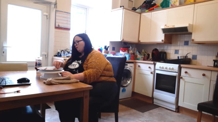 SSBBWLadyBrads: Une BBW SSBBW mange une fanfiction de cochon dans un...