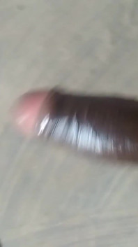 Jag har en svart kuk och studsar. Min kuk upp och ner.