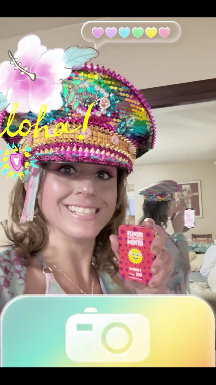 Suzy Wylde: Suzy Wylde je celá červená