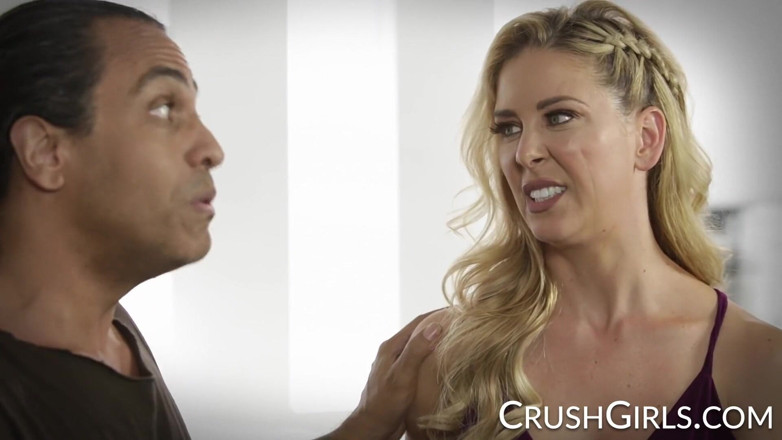 Crush Girls: Cherie Deville en haar stiefdochter Honey Gold worden stout
