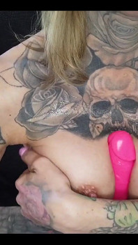 Tuttknull med dildo