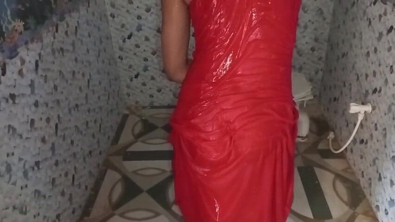 Ankurpriya000: Прія бхабхі приймає ванну у своїй ванній кімнаті - сексуально