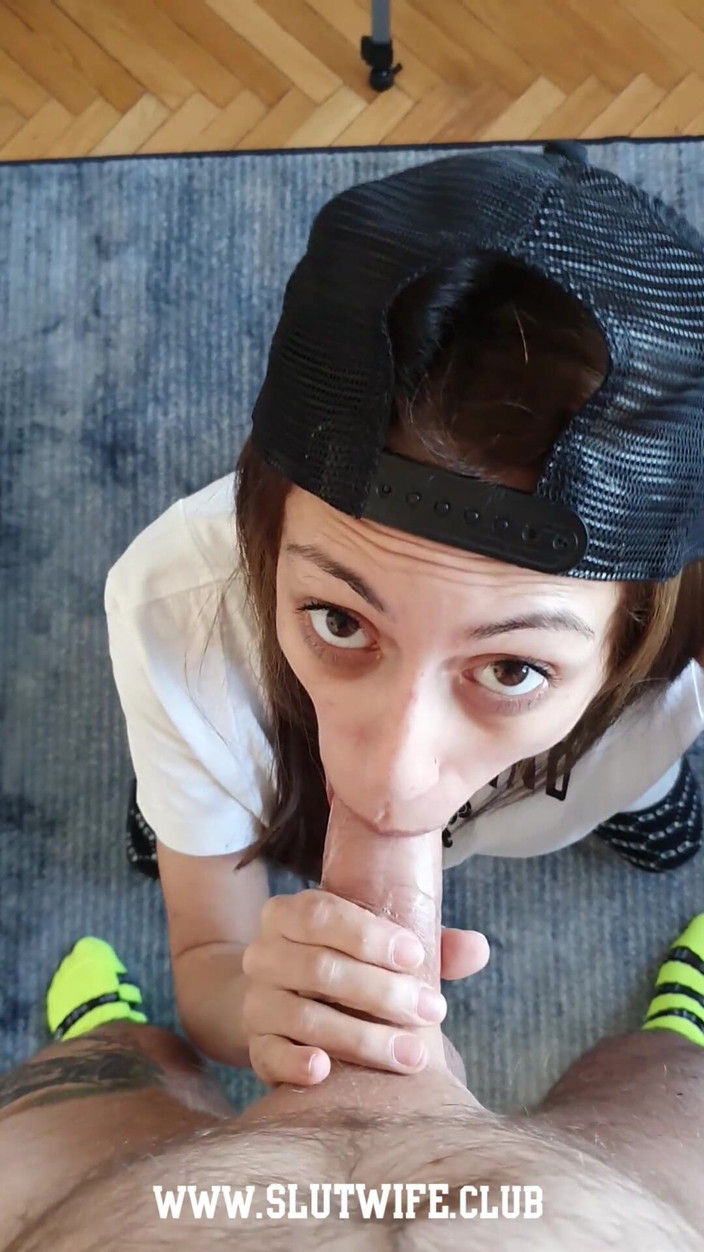 Slutwife Club: Bts - 镜头外精液转储：candie Cross在荡妇人妻拍摄卷之前吞下我的精液